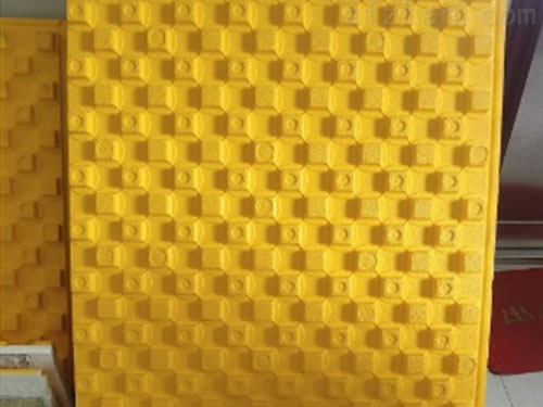 ů